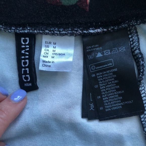 H&M Divided Floral Short Flared Skirt Size Medium - Picture 4 of 5